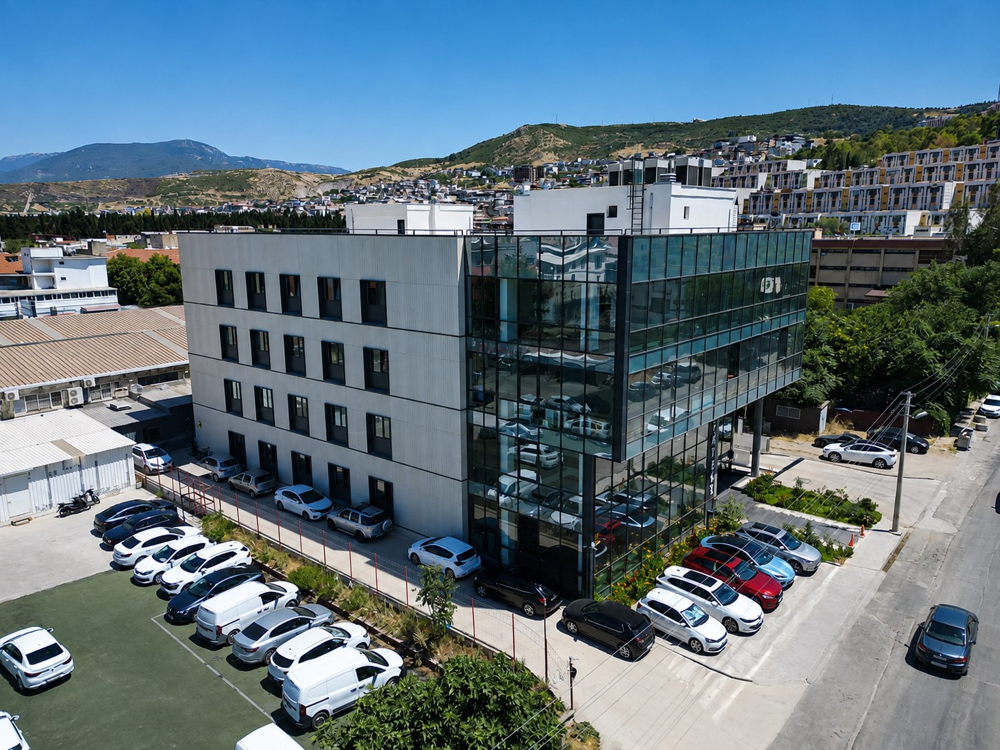Teknolojik Bilgisayar — İzmir Bornova ofis binası
